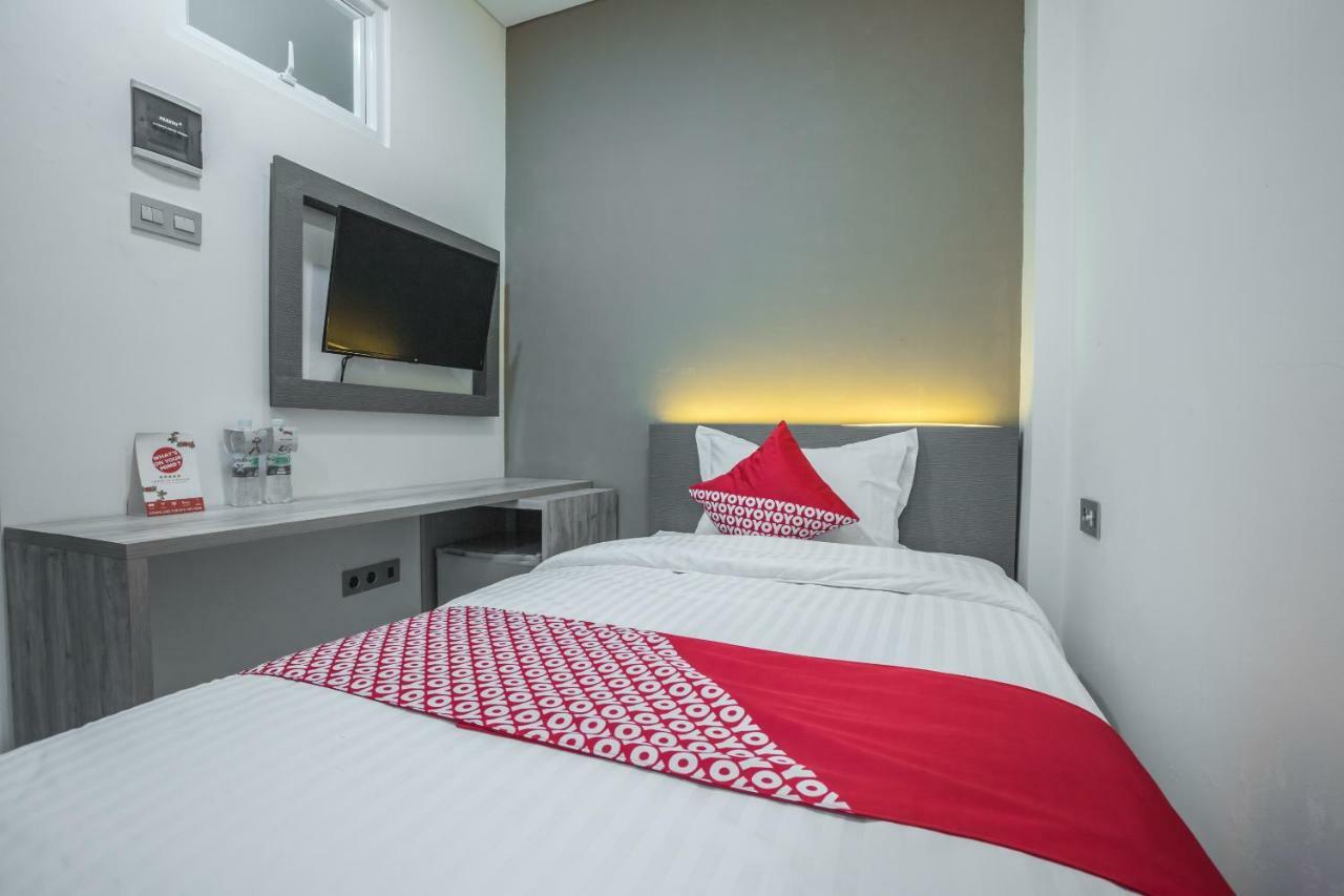 Super Oyo 1487 Residence Khoe Jakarta Exterior foto