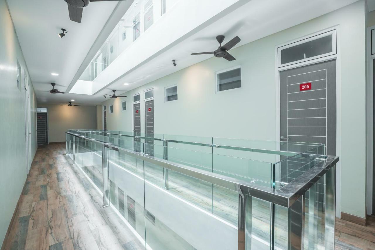 Super Oyo 1487 Residence Khoe Jakarta Exterior foto