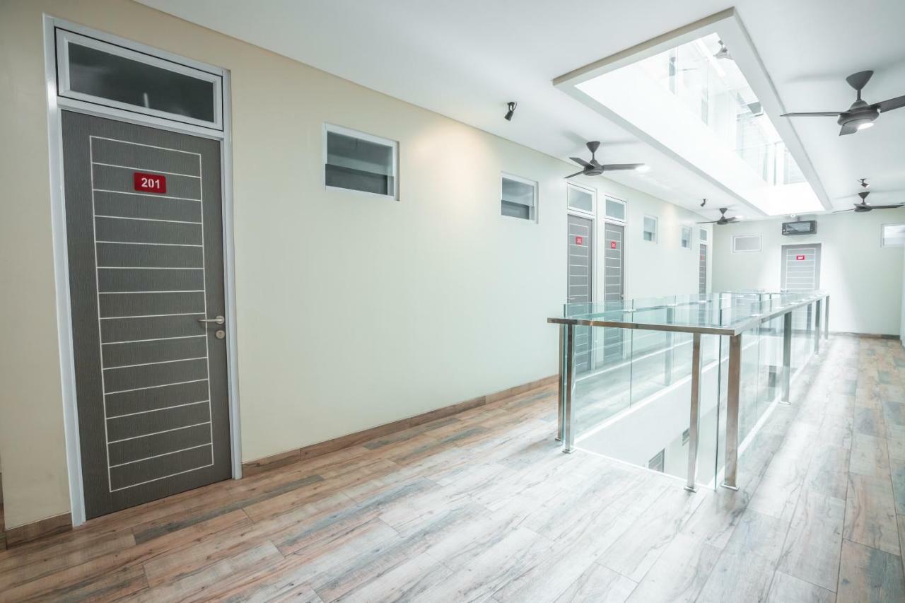 Super Oyo 1487 Residence Khoe Jakarta Exterior foto
