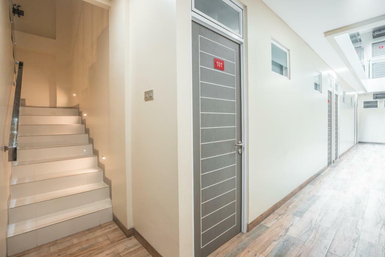 Super Oyo 1487 Residence Khoe Jakarta Exterior foto